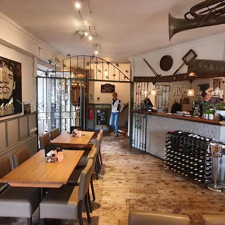 Restaurant The Kings Head Отель Вурен