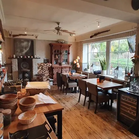 Restaurant The Kings Head Hotel 2*